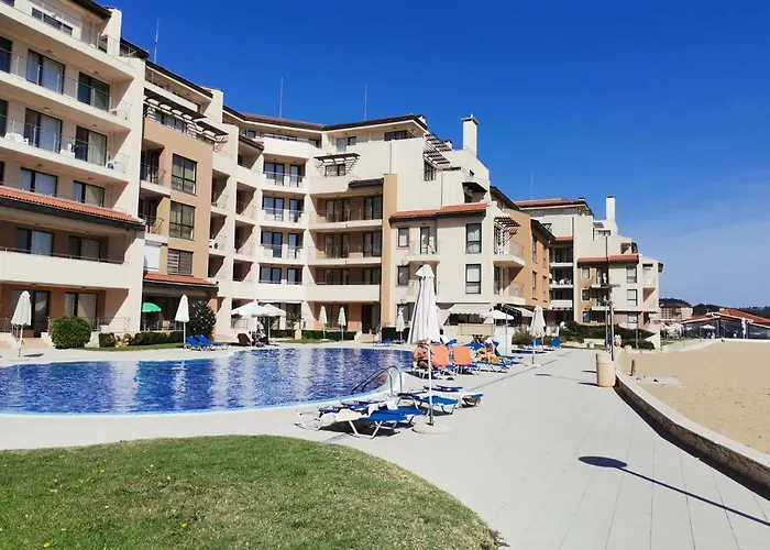 דירה б306 в бийч на първа линия с перфектен изглед към плажа! אובזור