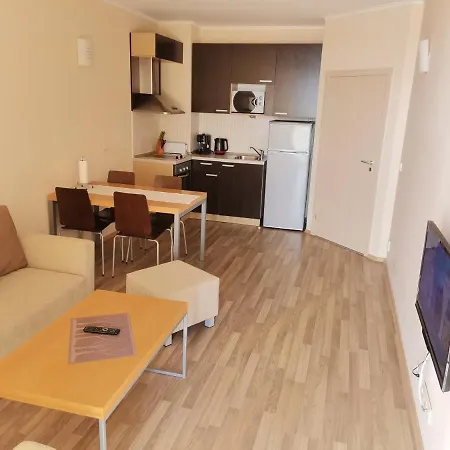 б306 в бийч на първа линия с перфектен изглед към плажа! Apartamento Obzor