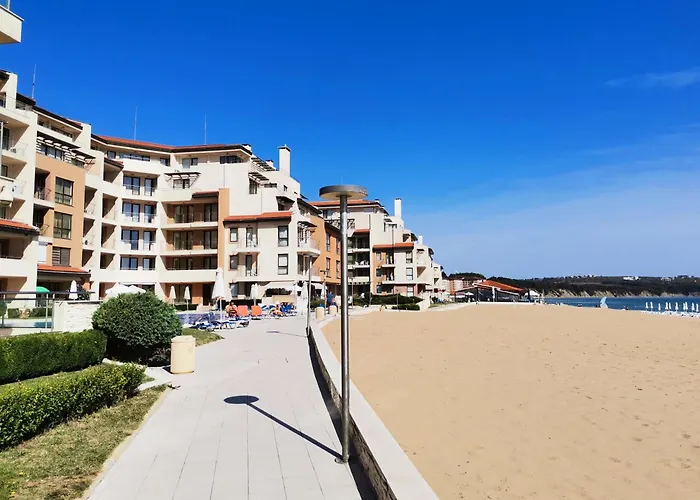 б306 в бийч на първа линия с перфектен изглед към плажа!